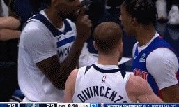 体育app-森林狼活塞爆发全武行 掐脖扭打引发冲突7人遭逐