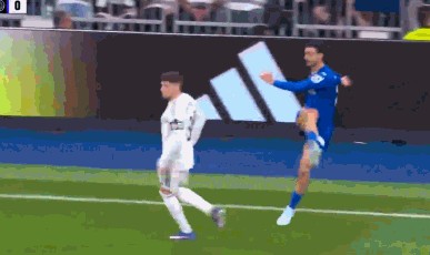 体育平台-半场：皇马0-1赫塔费，萨特里亚诺凌空斩，维尼修斯失单刀